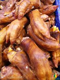 Pieds de porc fumés